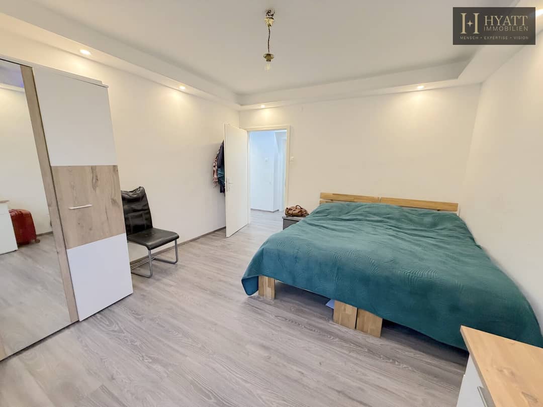 Schlafzimmer 1