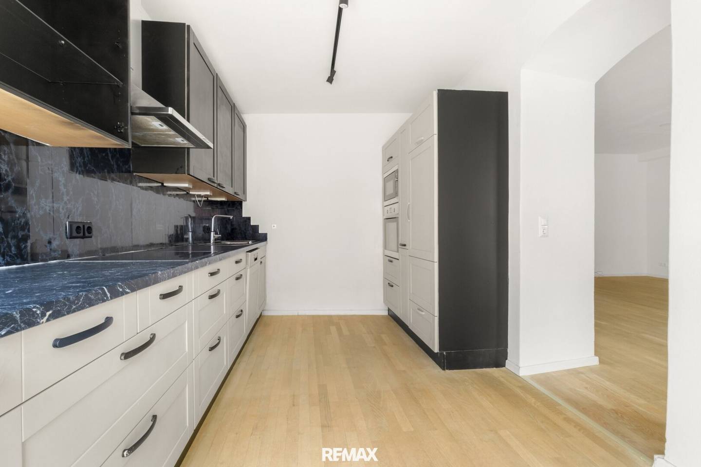 Apartment with roof terrace in central location