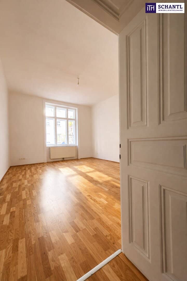 Denkmalgeschützte Altbauwohnung Helle Wohnküche