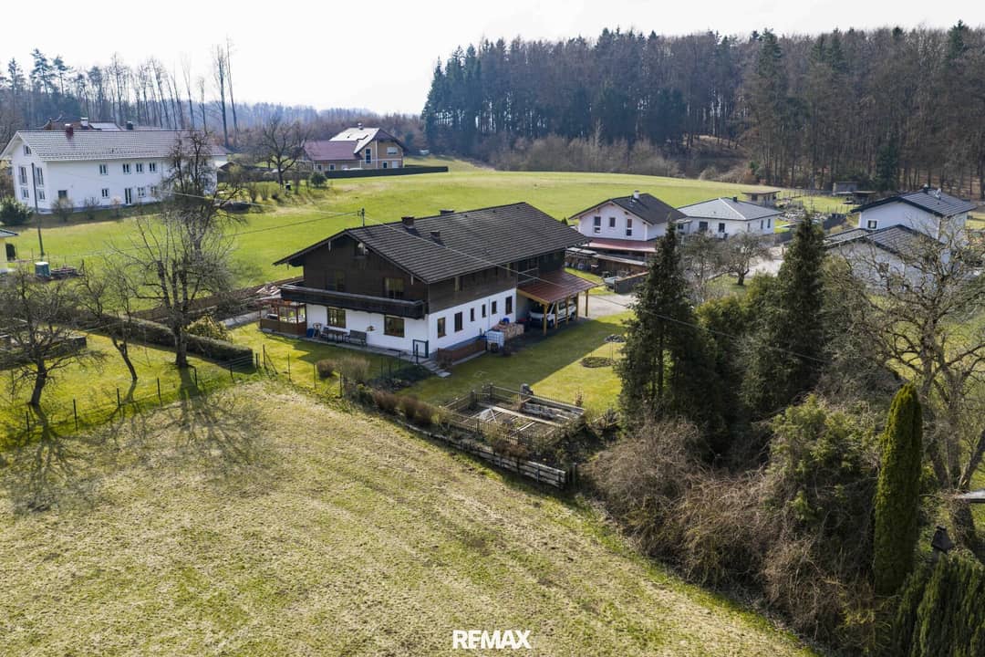 Geräumiges Haus mit Einliegerwohnung in Franking