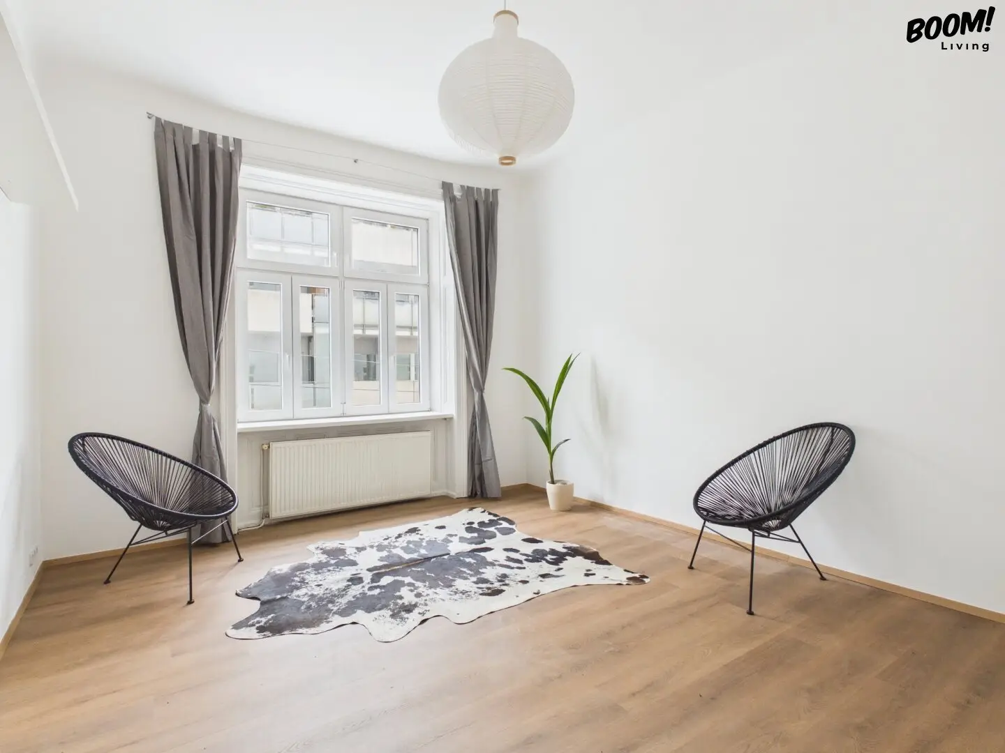 Old building apartment with well kept built in kitchen