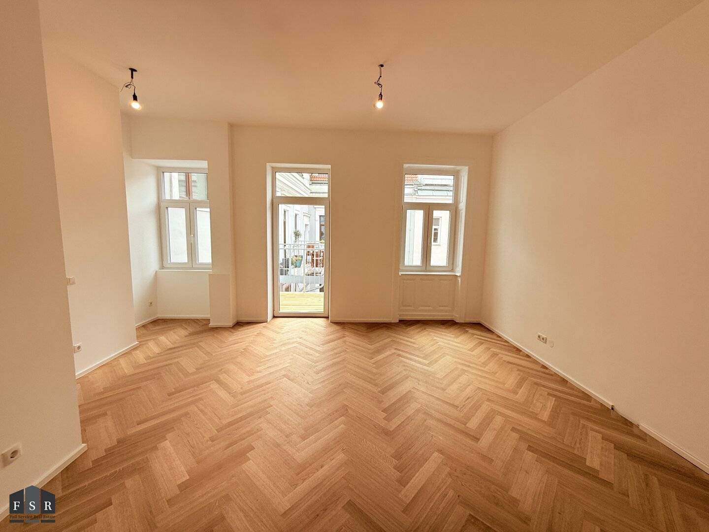 GENERALSANIERTE ALTBAUWOHNUNG (ca.95m²) mit BALKON (ca. 4m²) - 3 Zimmer