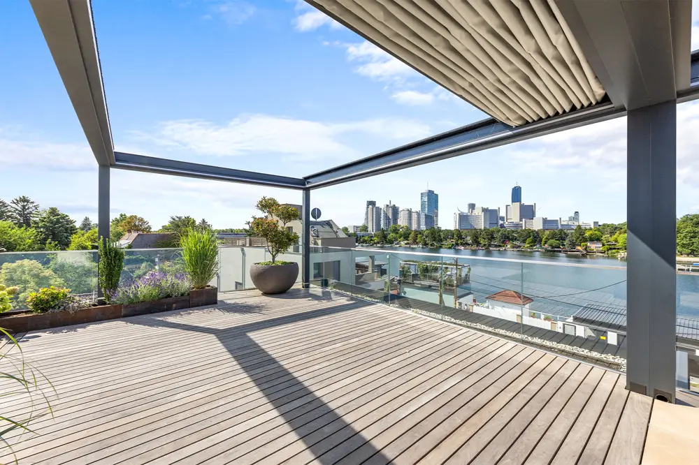 Top floor apartment with roof terrace and Danube view