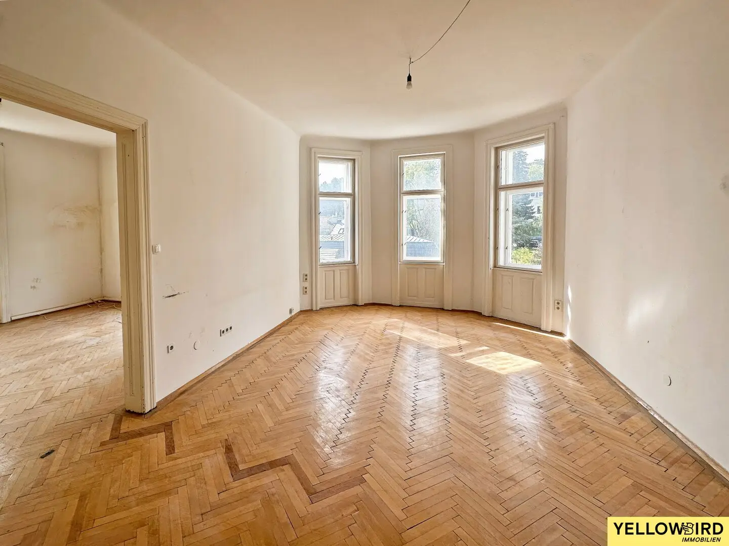 Old building apartment with private garden and two balconies