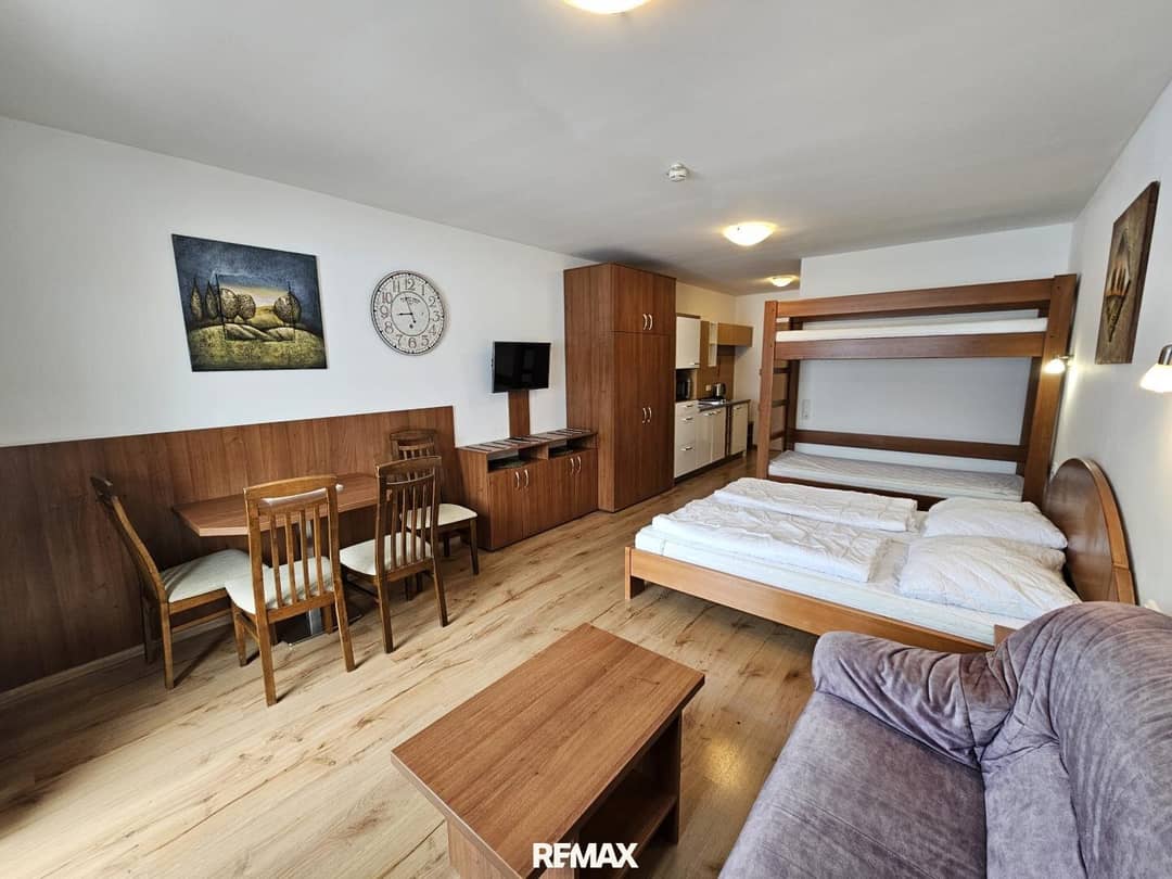 Möblierte Wohnung mit Balkon und Parkplatz