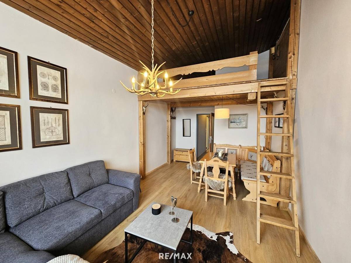 Attic Apartment Maishofen with Loggia
