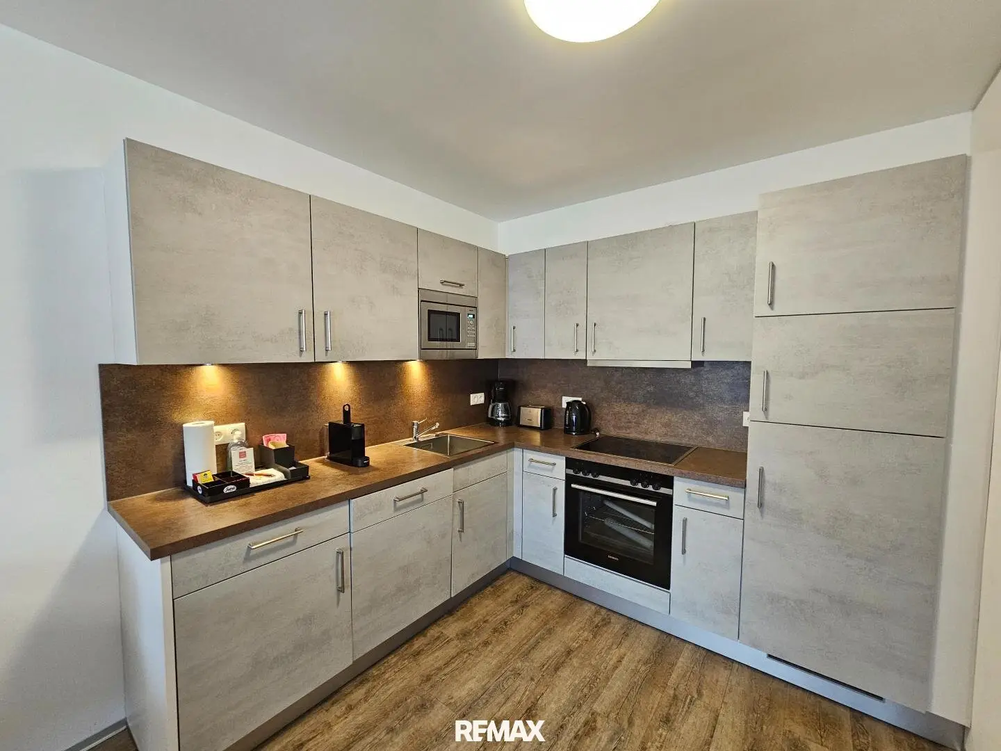 Apartment with balcony mountain view and heated pool