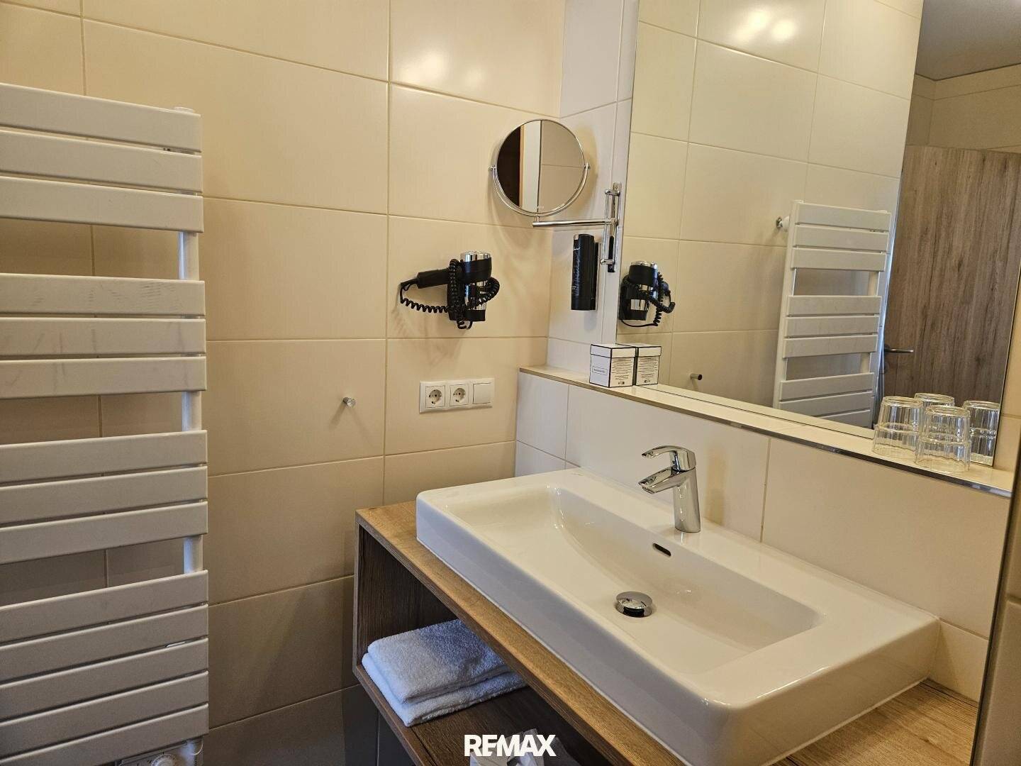 Apartment with balcony mountain view and heated pool