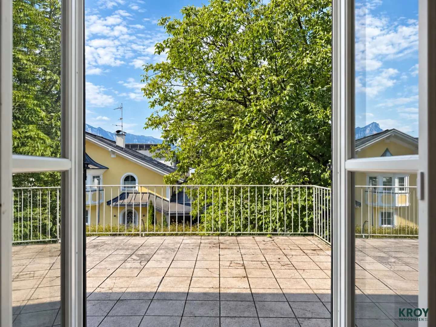 Apartment in a quiet location with a large southwest terrace