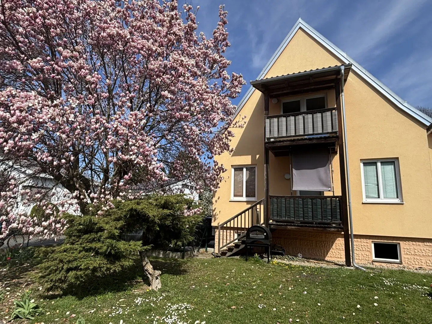 Long term Maisonettewohnung with balcony centrally located