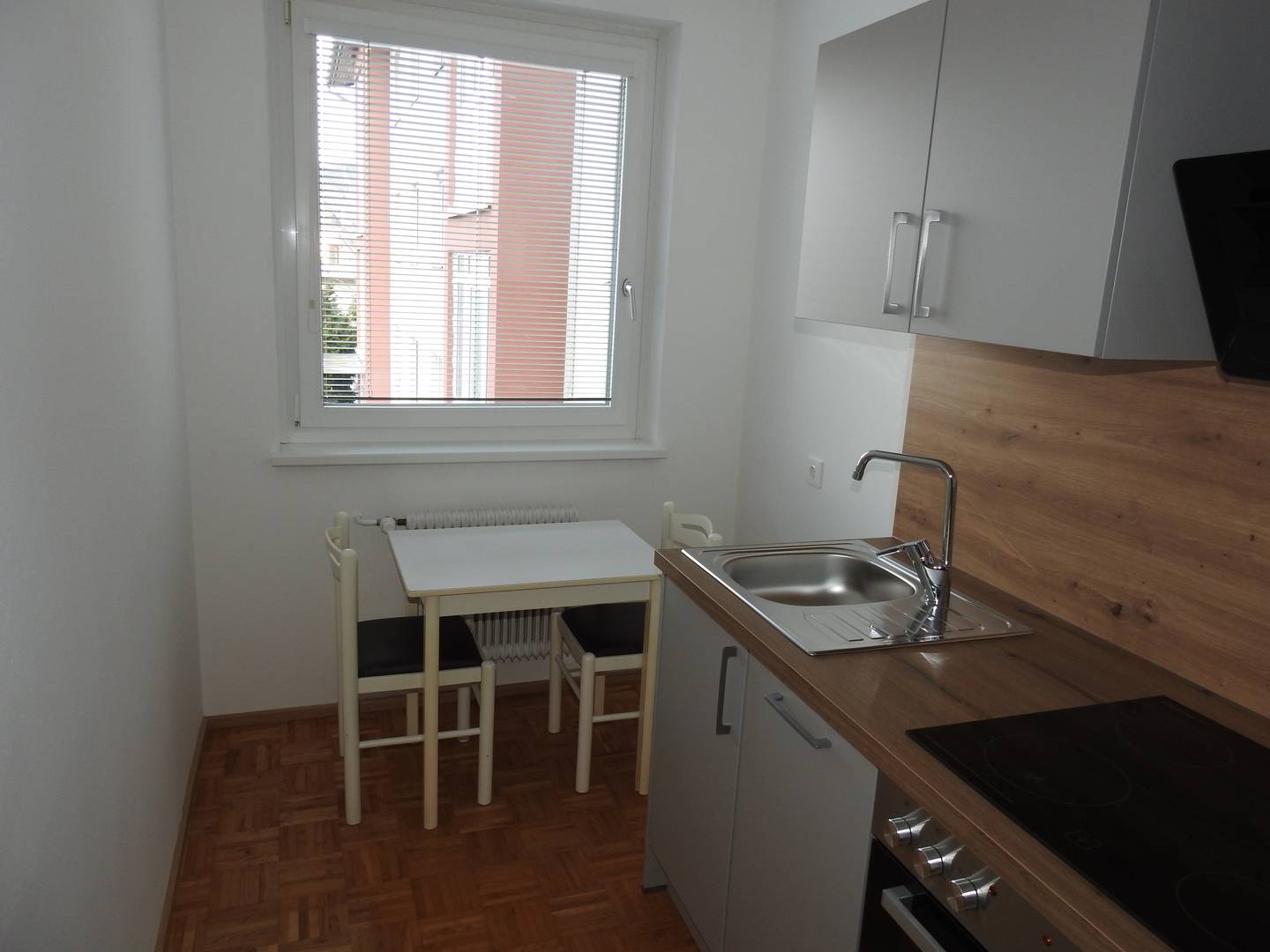 Apartment in quiet location with built in kitchen