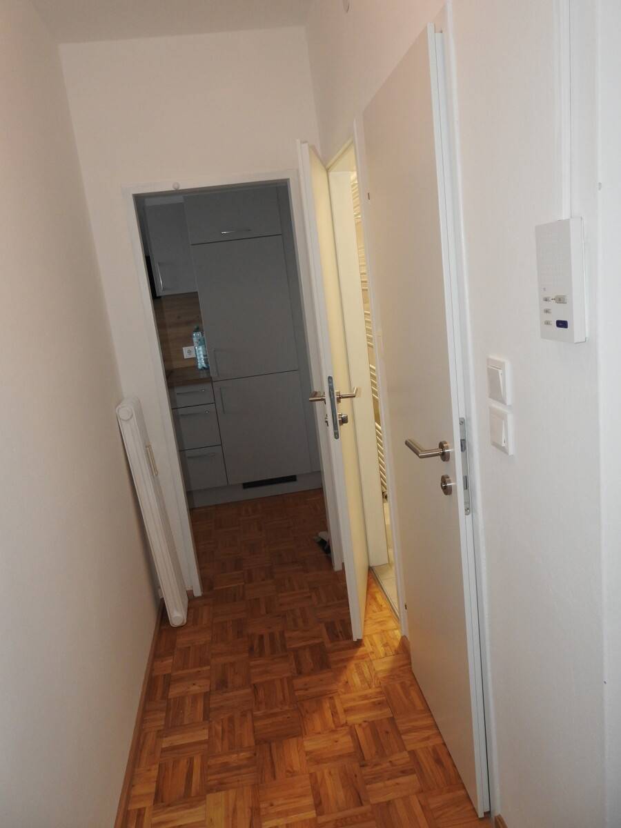 Apartment in quiet location with built in kitchen
