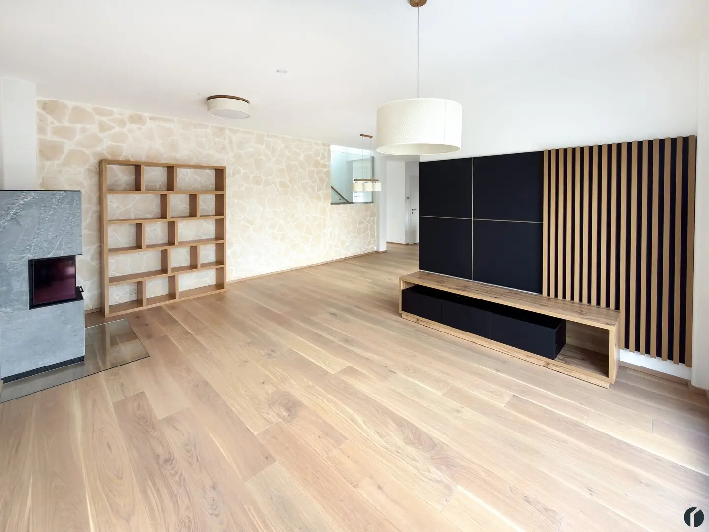 Arrive. Breathe. Feel at home. Modern semi-detached house with garden and 2 terraces in Absdorf