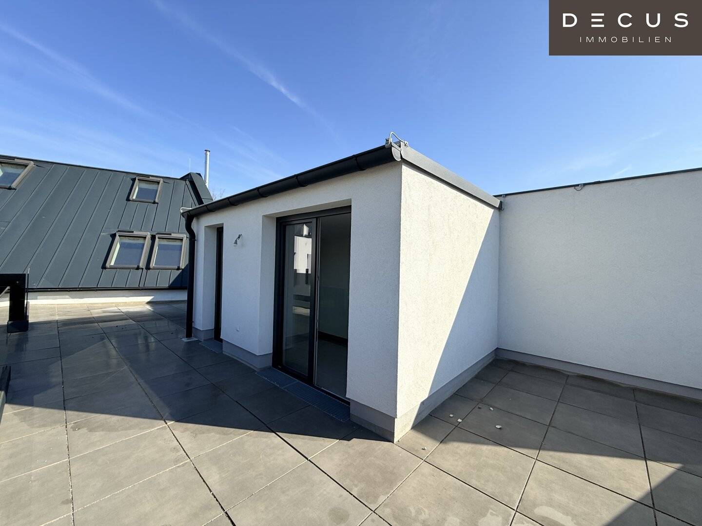 Newly built apartment with terrace and garden