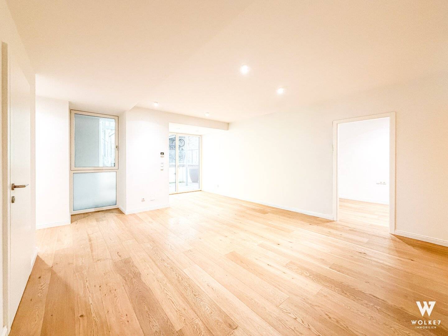 Apartment with private garden near U6 quiet courtyard