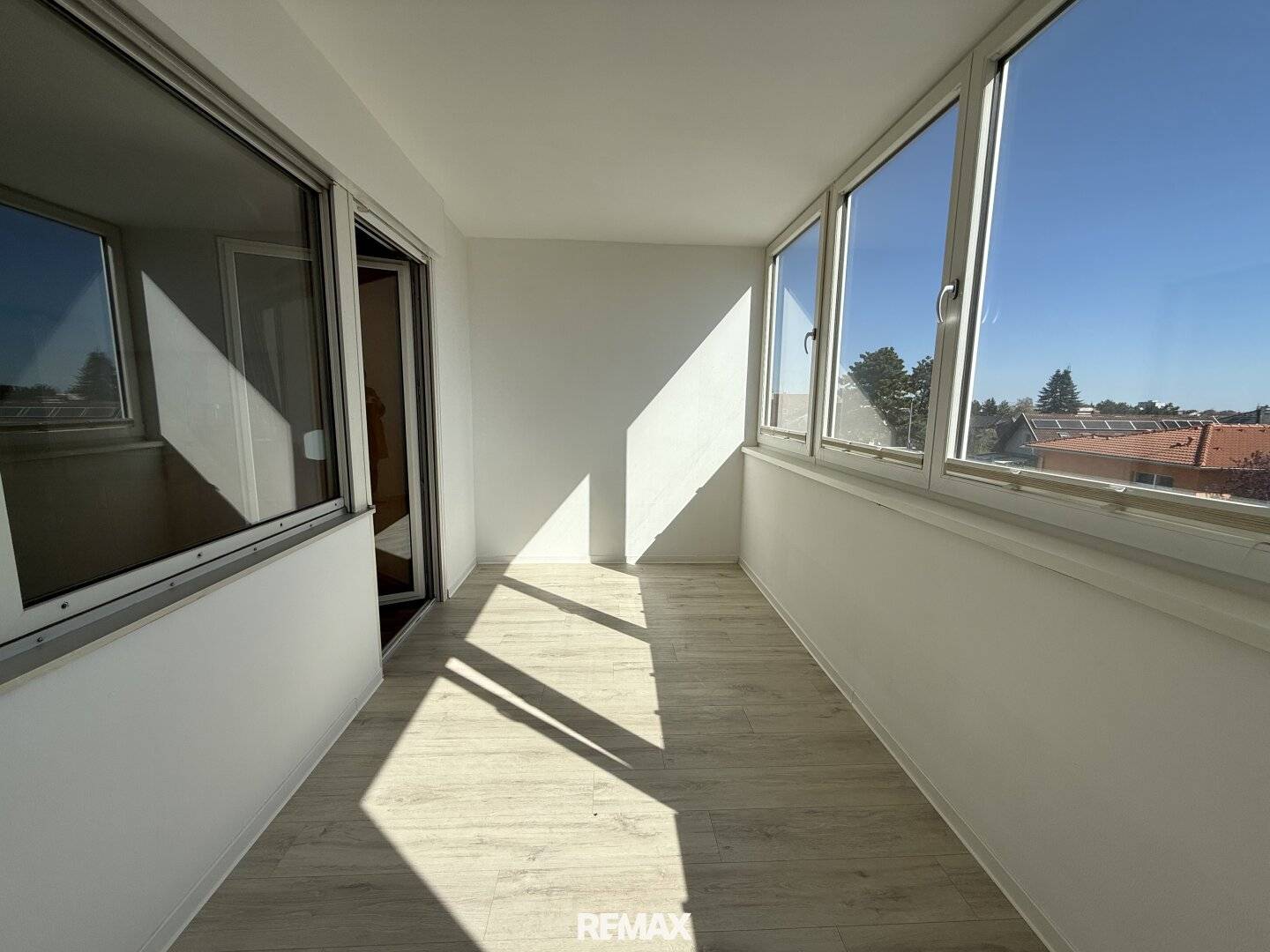 Wohnung mit verglaster Loggia und Garten
