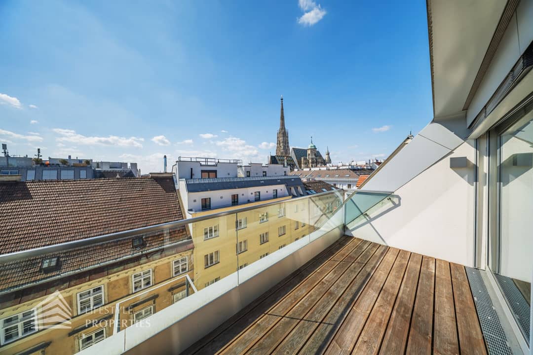 Attic apartment with a view of Stephansdom