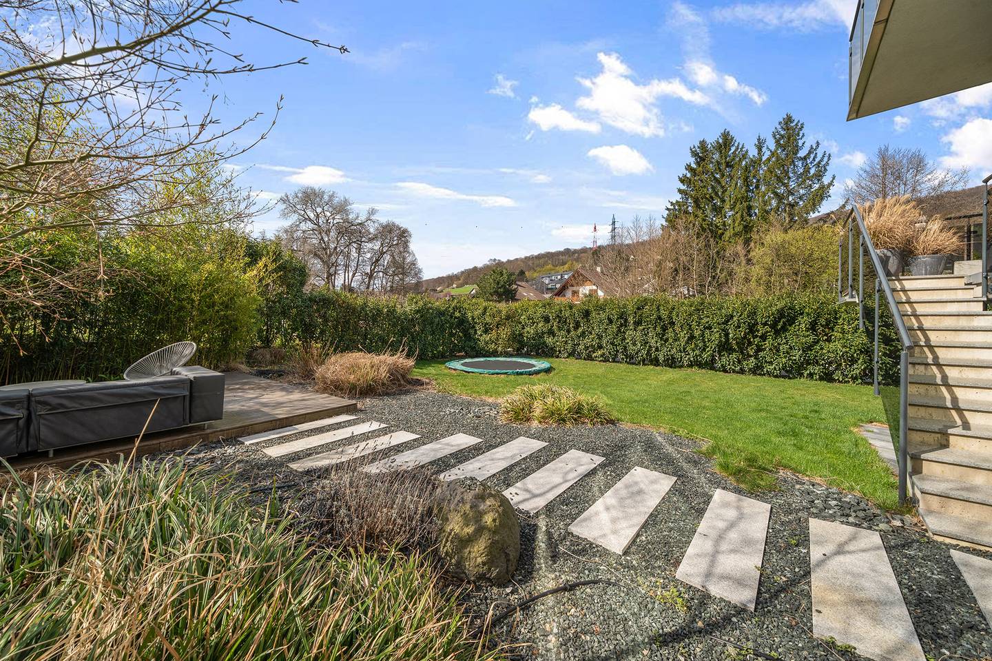 Wohnung mit privatem Garten und Seeblick