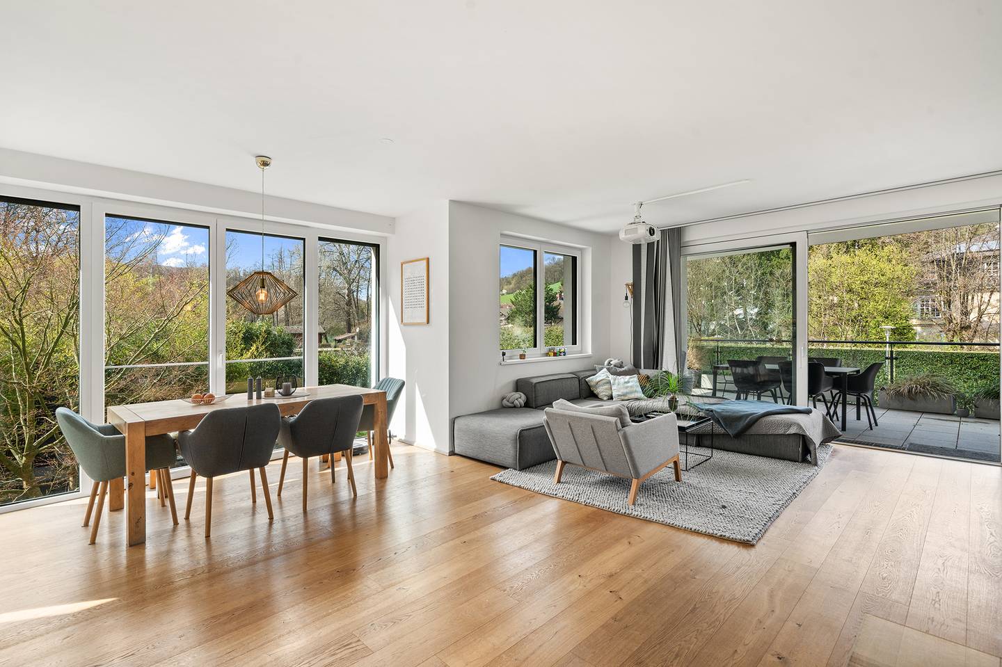 Wohnung mit privatem Garten und Seeblick