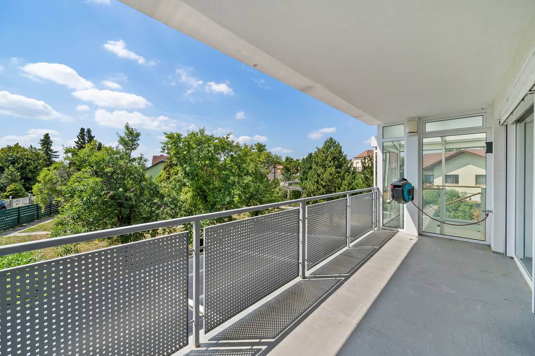 Wohnung mit großzügiger Loggia und Wintergarten