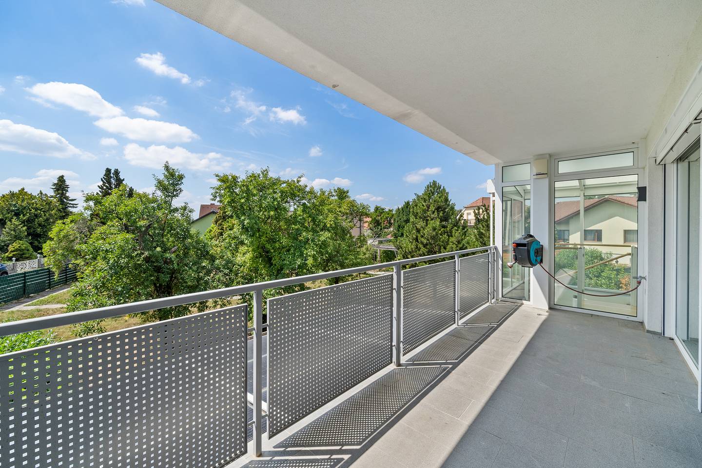 Wohnung mit großzügiger Loggia und Wintergarten