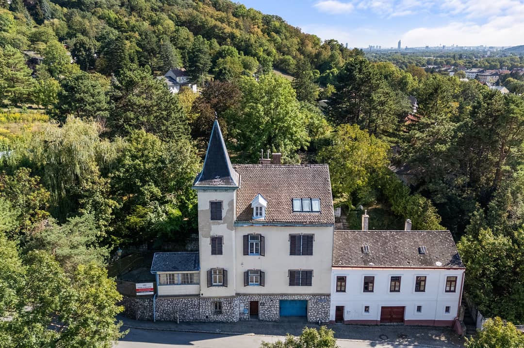 Tower house with castle character in Langenzersdorf