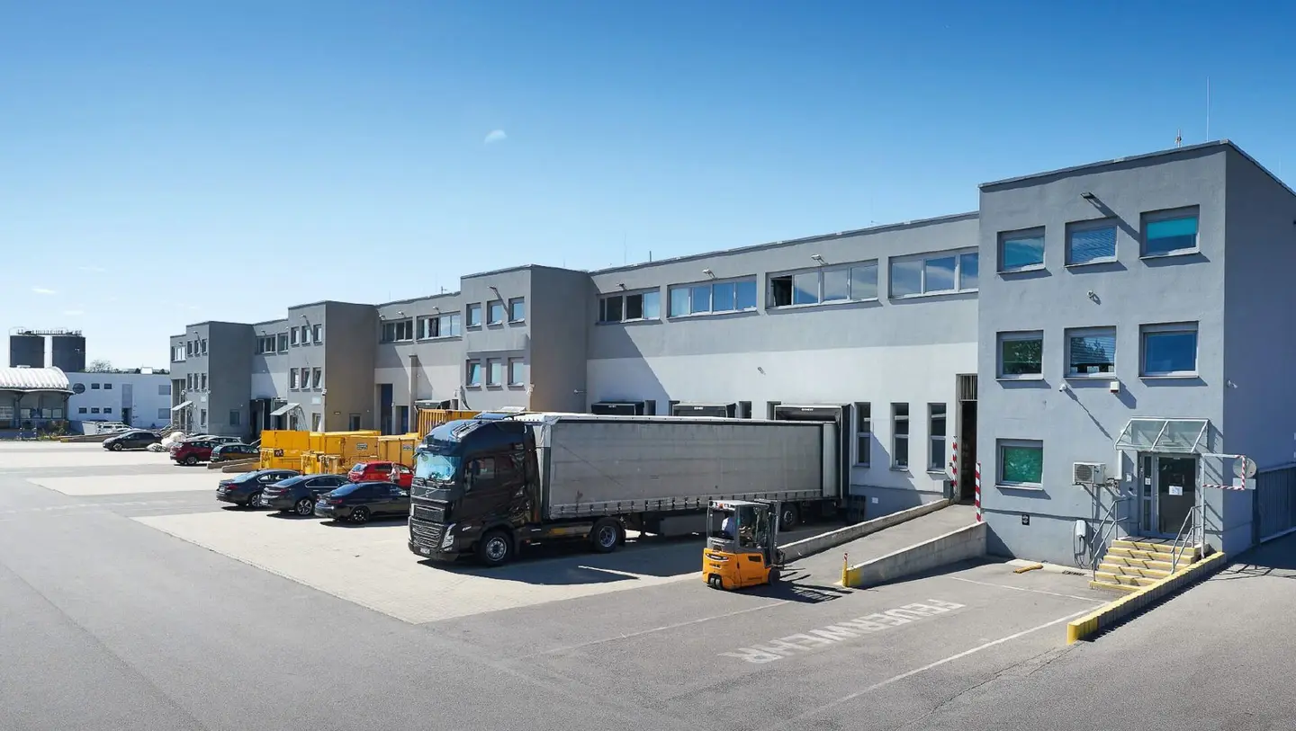 Lager & Büro 1140 m² Schwechat