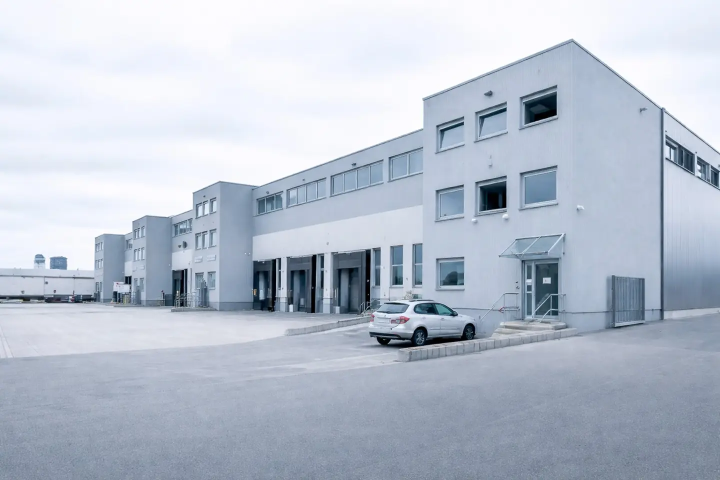 Lager & Büro 1140 m² Schwechat