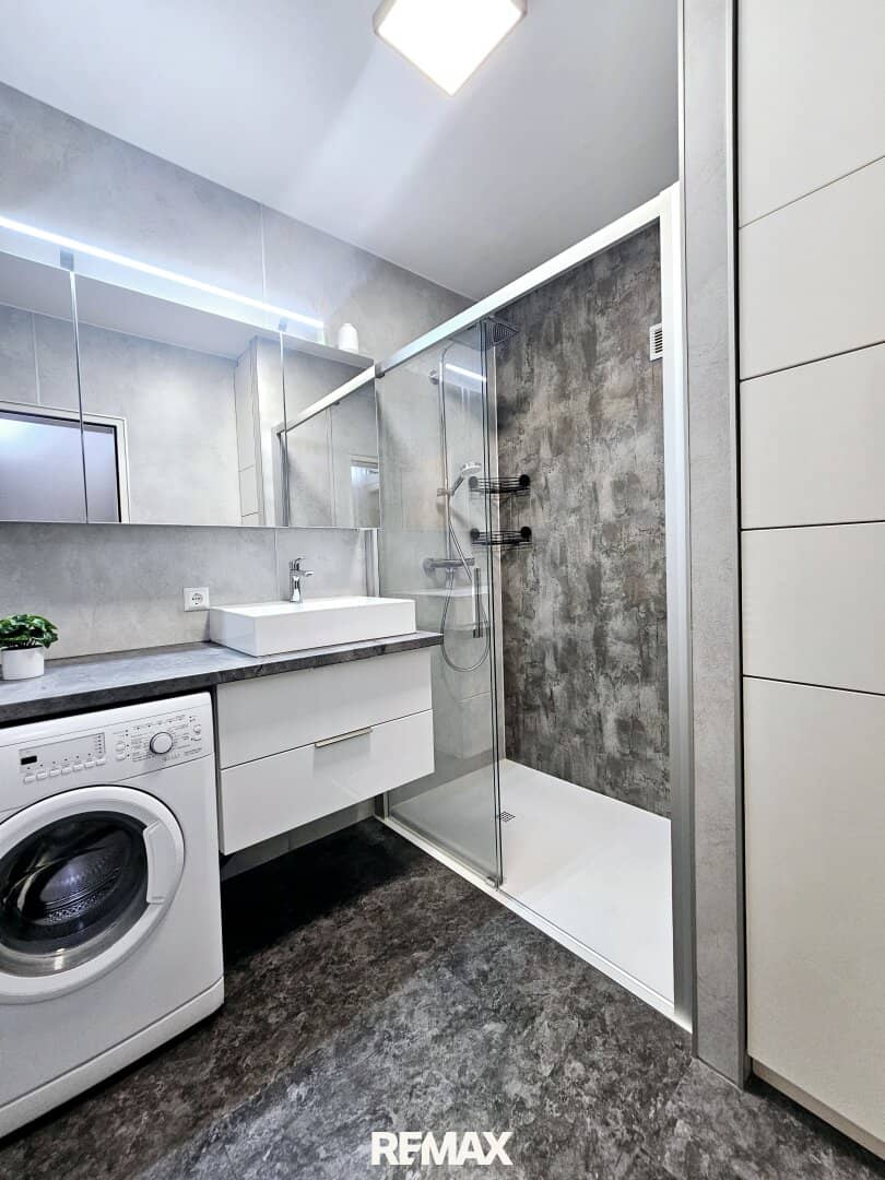 Wohnung im sechsten Stock mit großzügiger Loggia