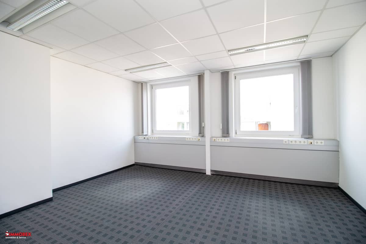 Office 156m² Thalheim Wels
