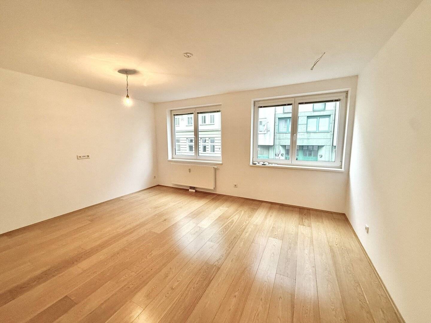 Apartment near Schonbrunn with yield and lift