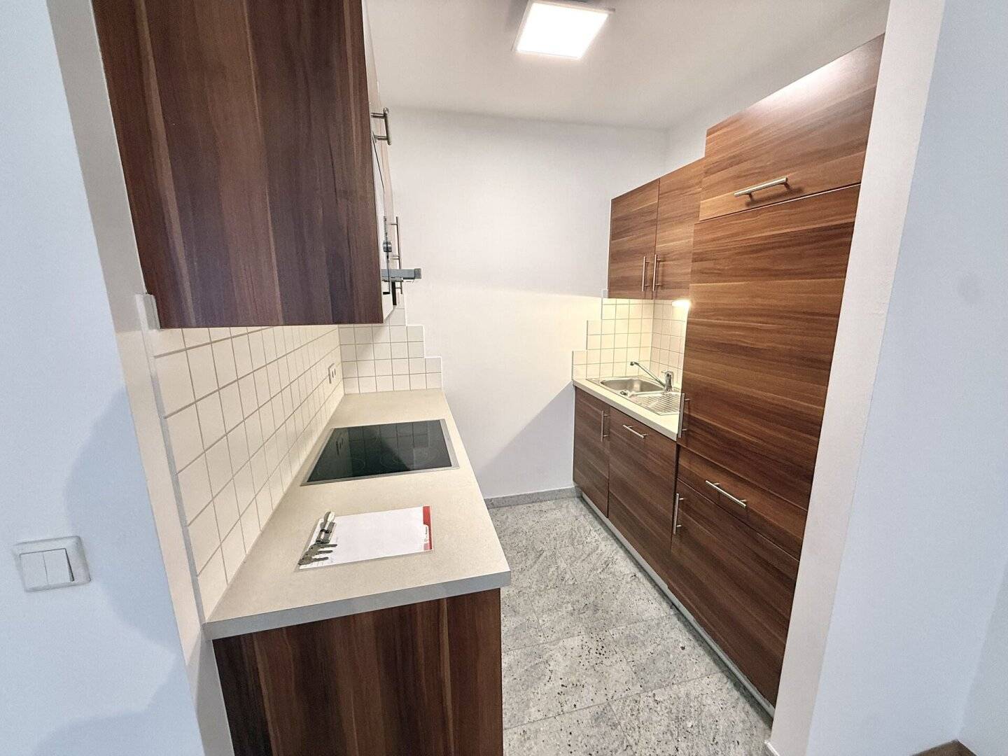 Apartment near Schonbrunn with yield and lift