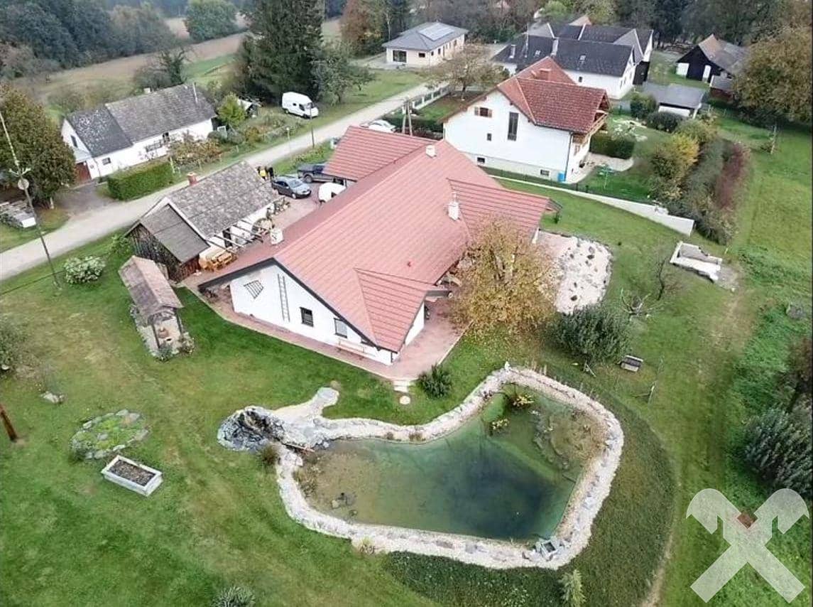 Bungalow in Burgauberg mit Teich