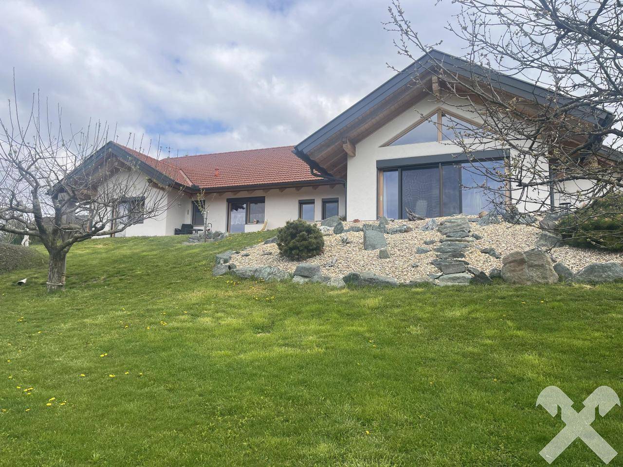 Bungalow in Burgauberg mit Teich