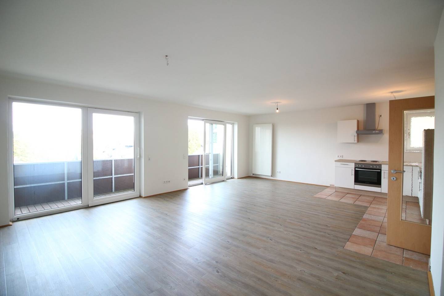 Großzügige Wohnung mit Balkon im Grünen