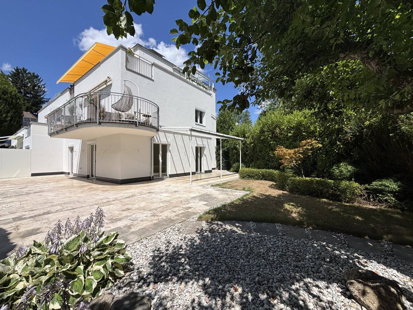 Ground floor apartment with private garden and terrace
