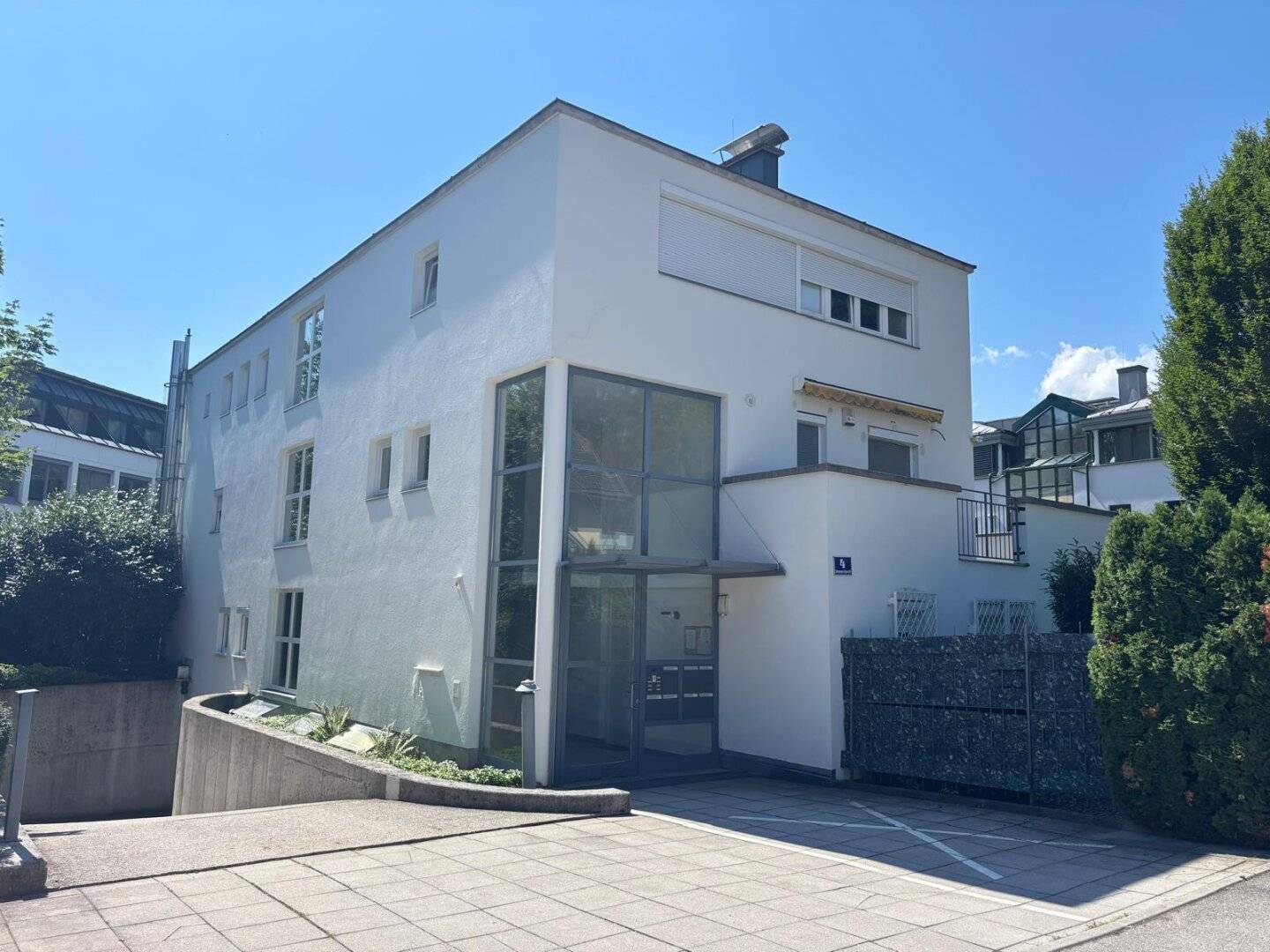 Ground floor apartment with private garden and terrace