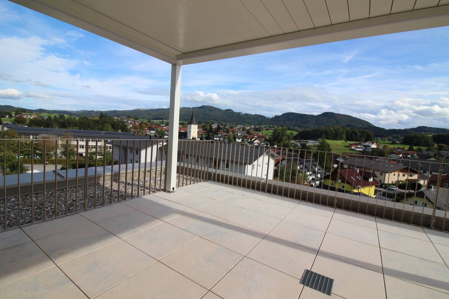 Apartment with roof terrace and garden near Wallersee