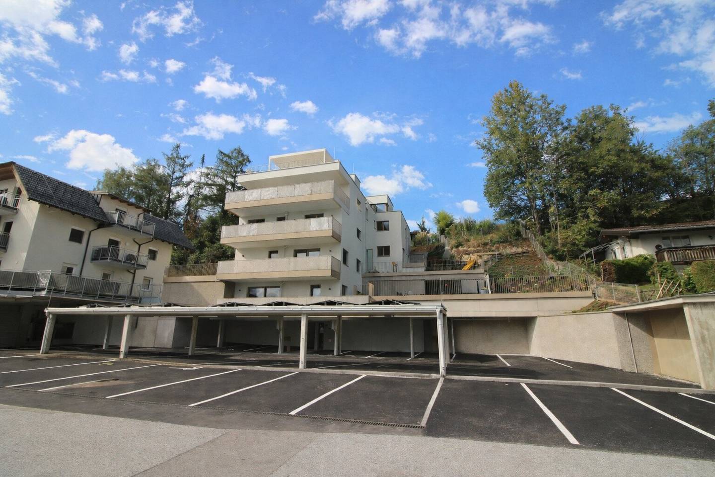 Apartment with roof terrace and garden near Wallersee