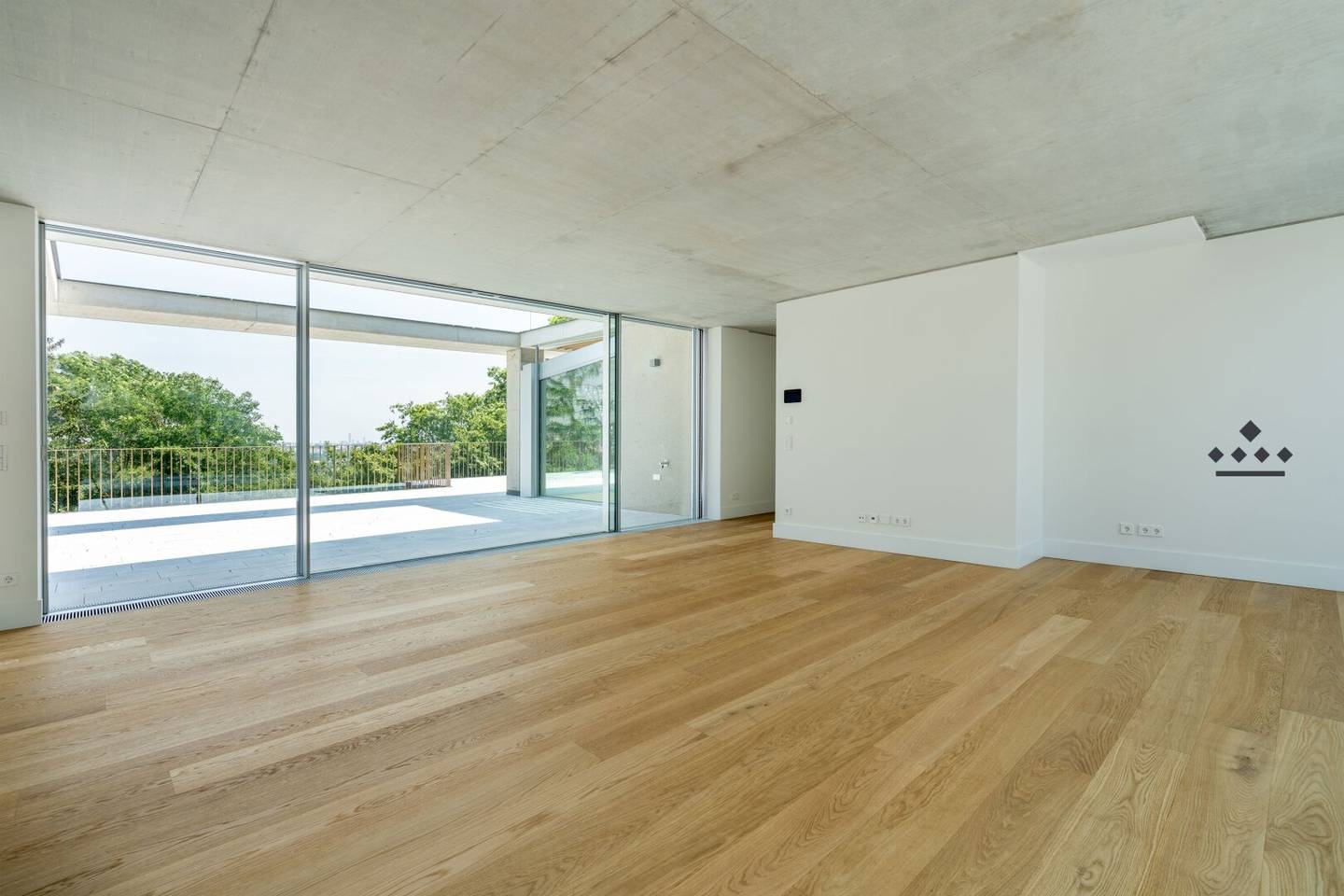 Penthouse with large terrace and Gloriette view