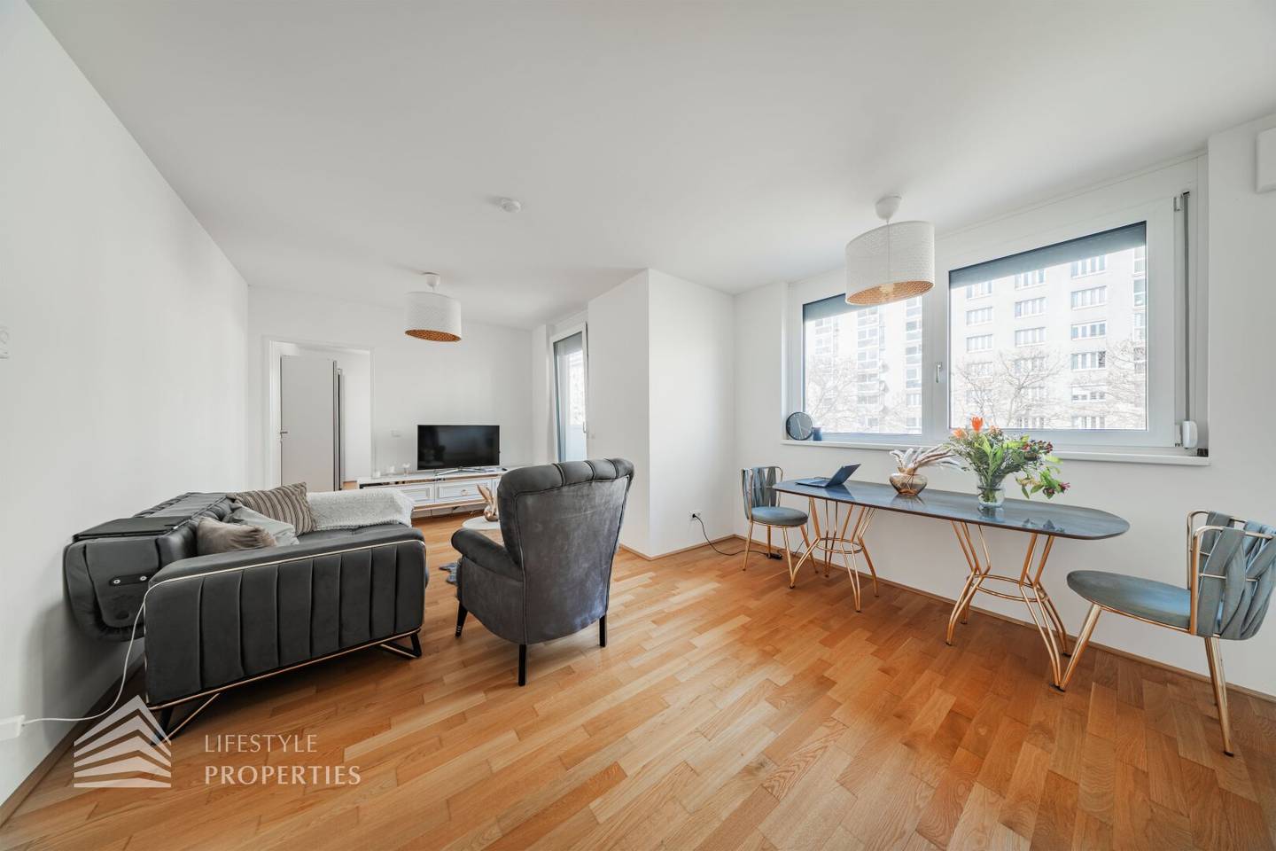 Apartment near UNO City with two loggias