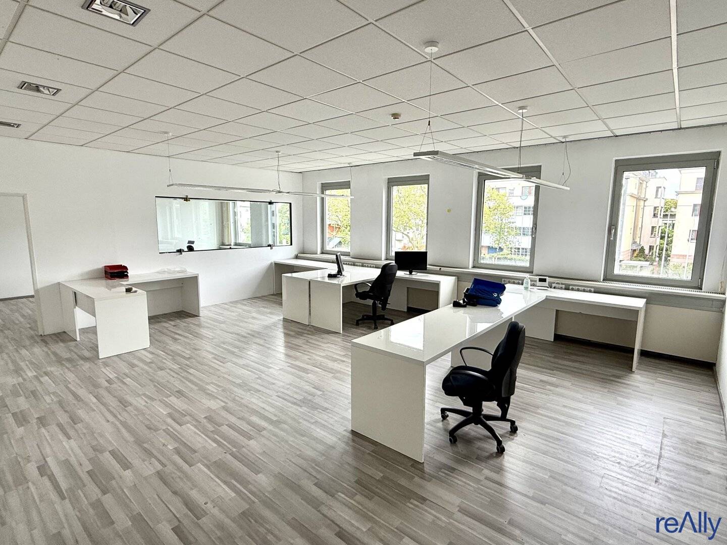 Modernes und helles Büro zum Vermieten