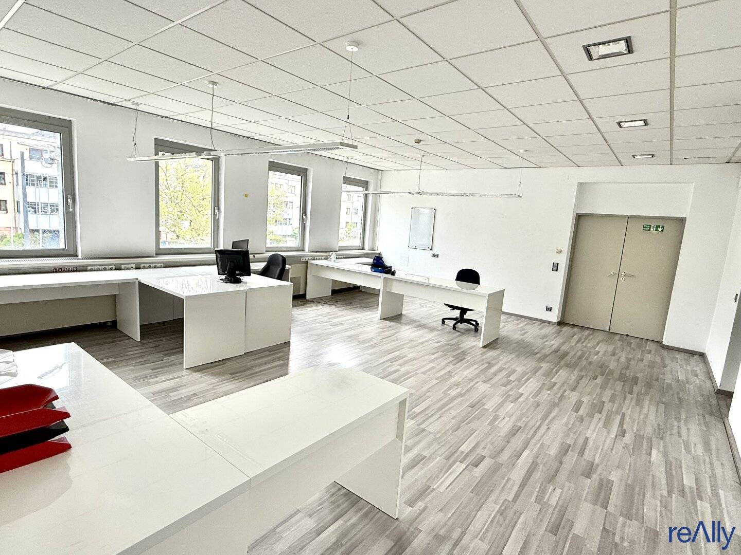 Modernes und helles Büro zum Vermieten