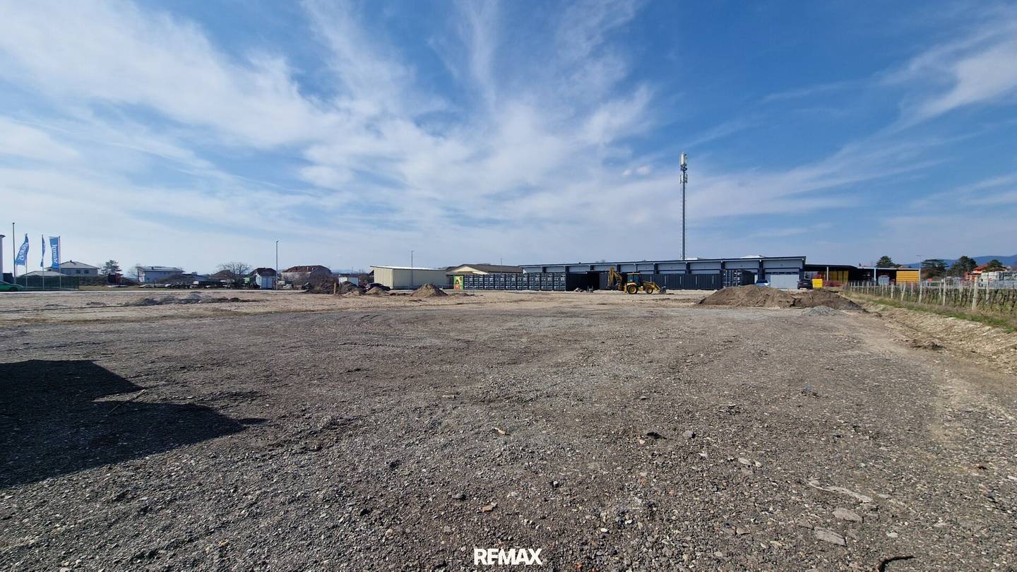 Commercial plot 2880 m² to rent