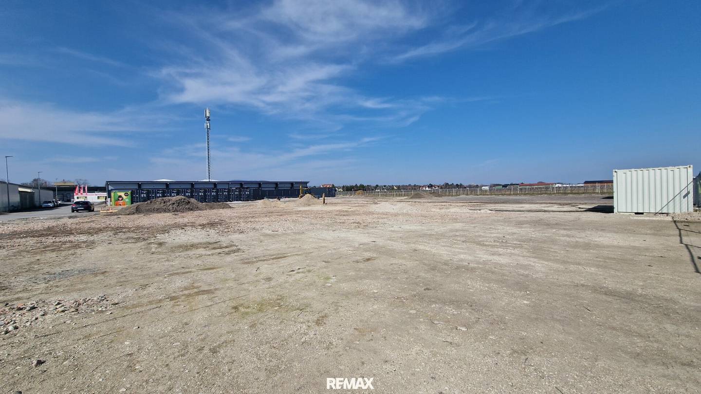 Commercial plot 2880 m² to rent