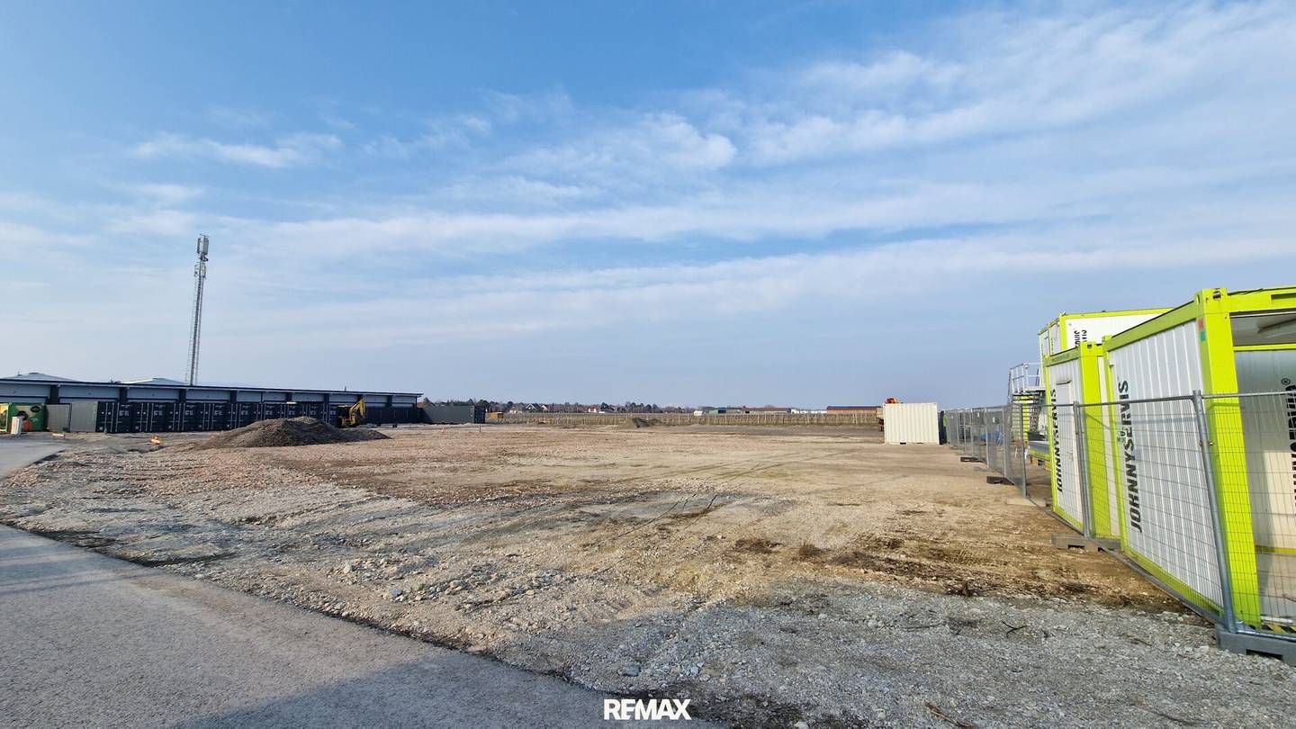 Commercial plot 2880 m² to rent
