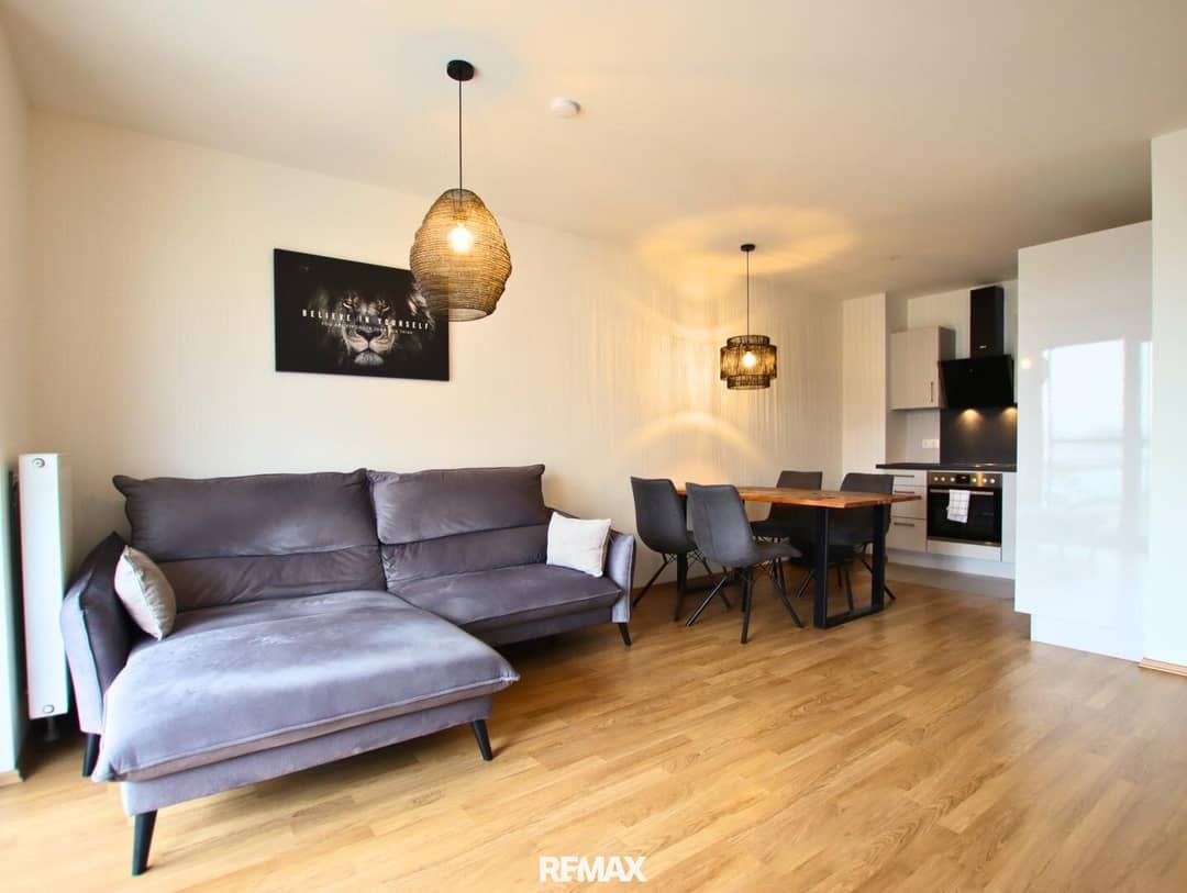 Wohnung mit Loggia und Tiefgaragenplatz nahe Cinenova Center