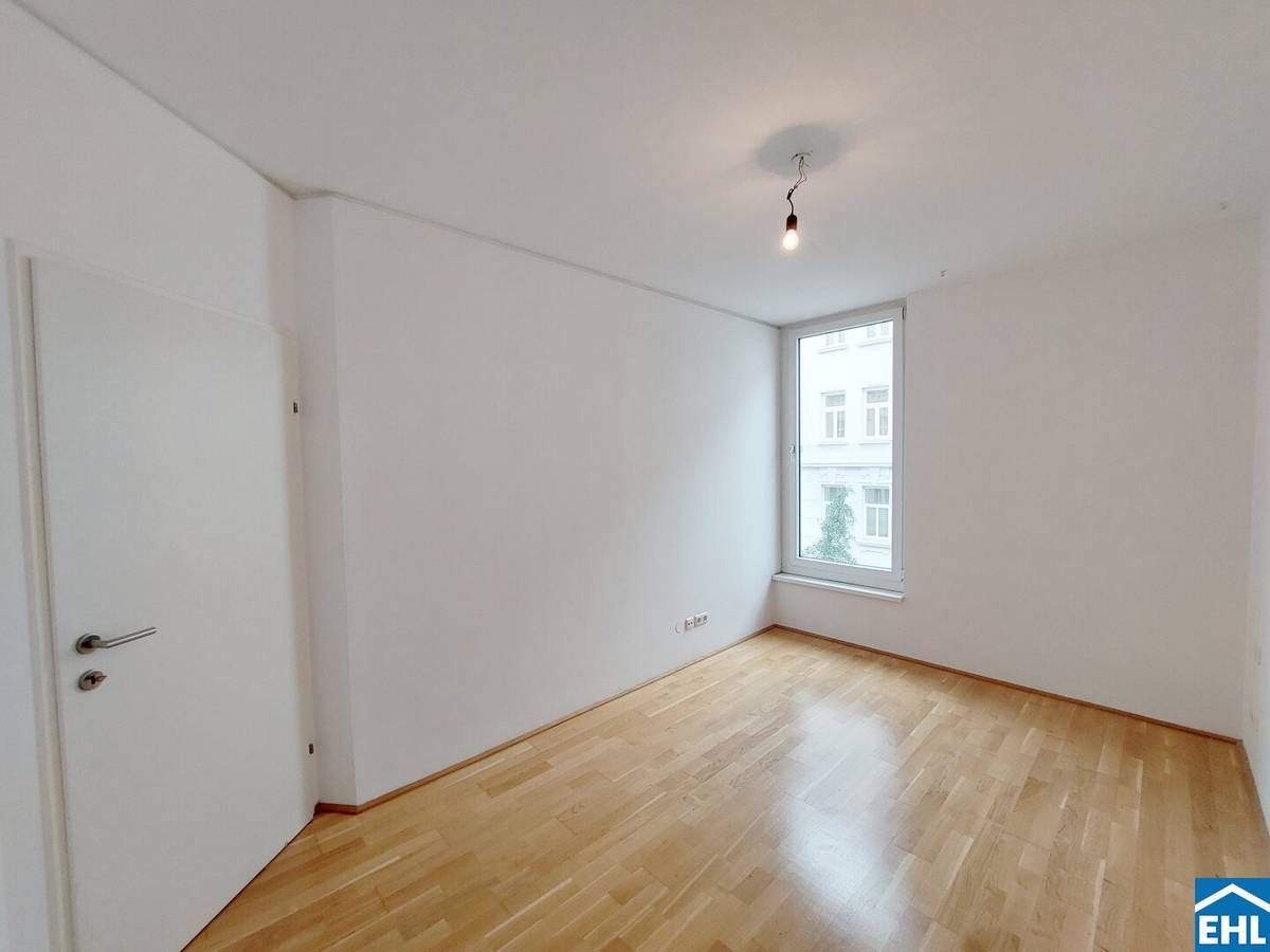 2-Room Flat with Balcony, 1060 Vienna