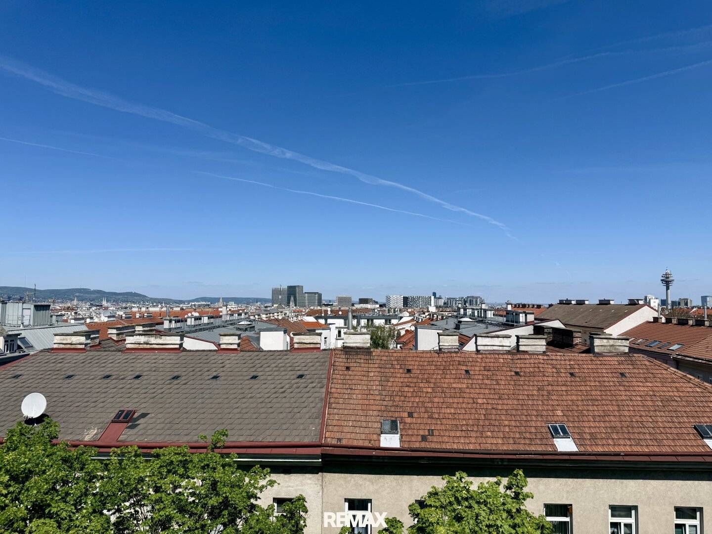 Dachgeschosswohnung Panoramablick und U1 Nähe