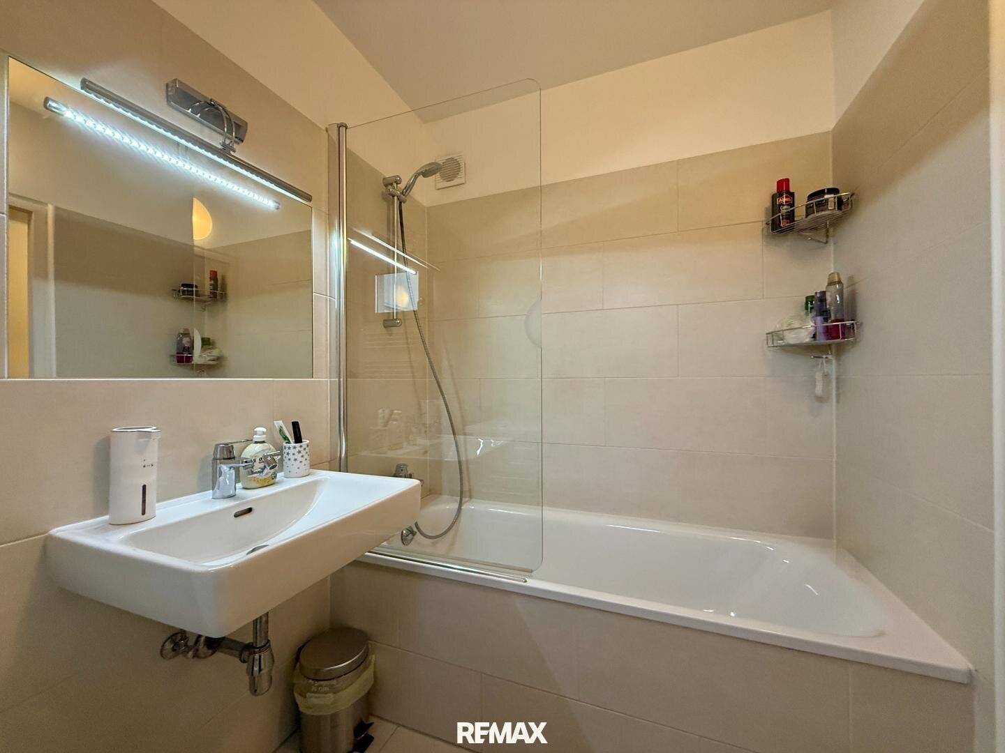 Dachgeschosswohnung Panoramablick und U1 Nähe